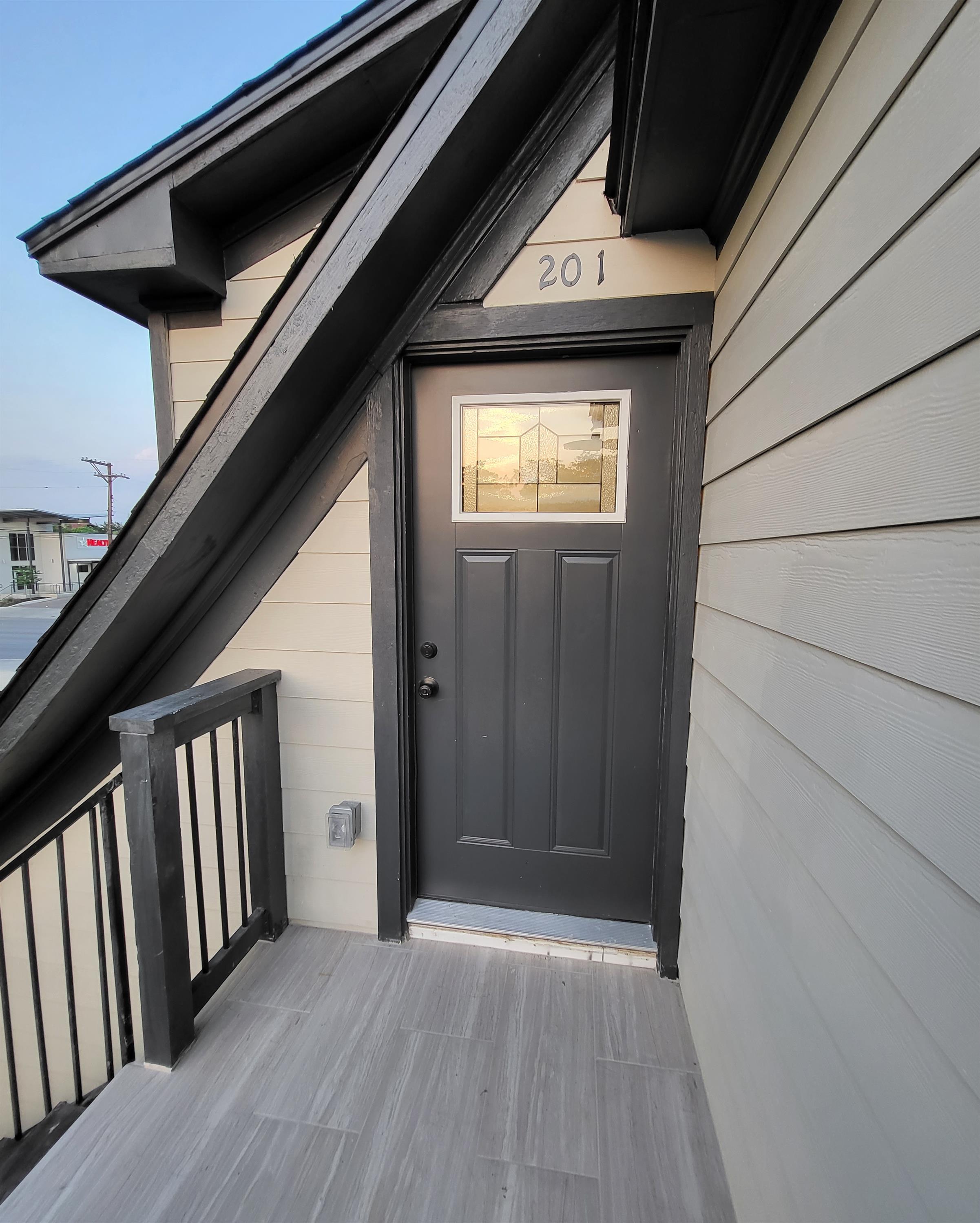 647 Hammond Ave. 201